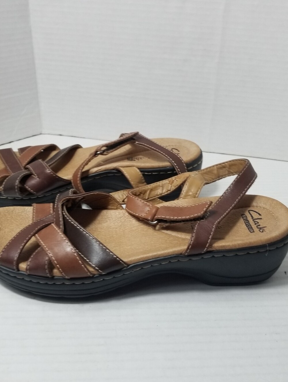 CLARKS COLLECTION WOMEN'S BROWN CROSSOVER SANDALS SIZE 9 - Picture 6 of 16